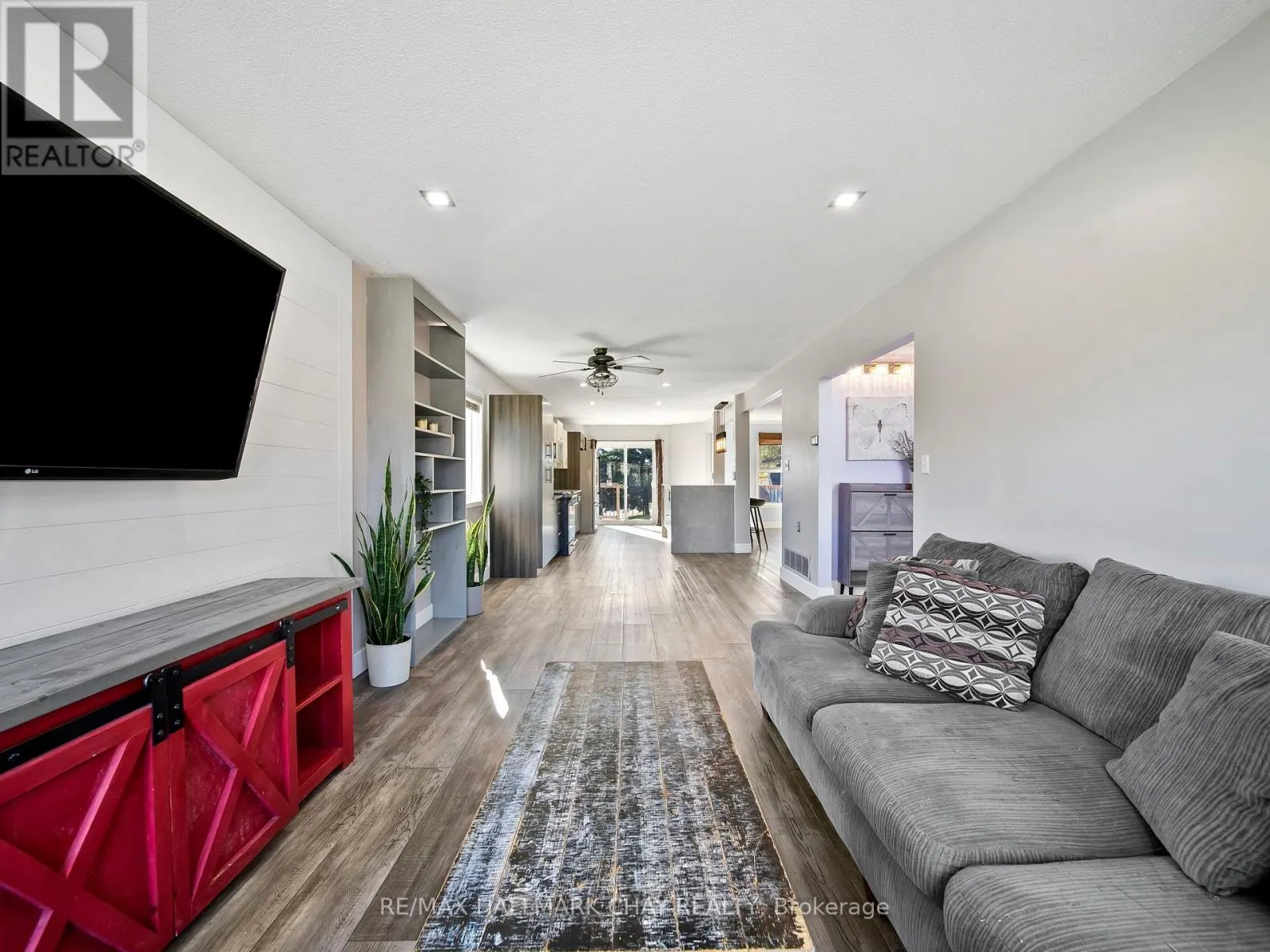 7 ASSINIBOINE DRIVE