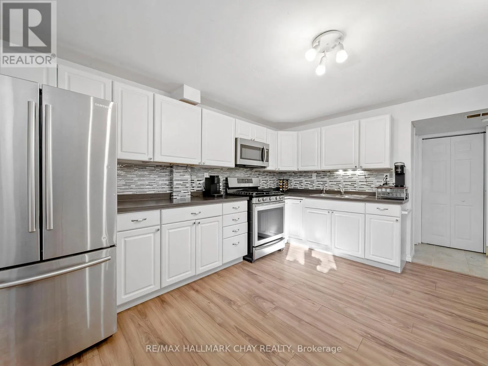 7 ASSINIBOINE DRIVE