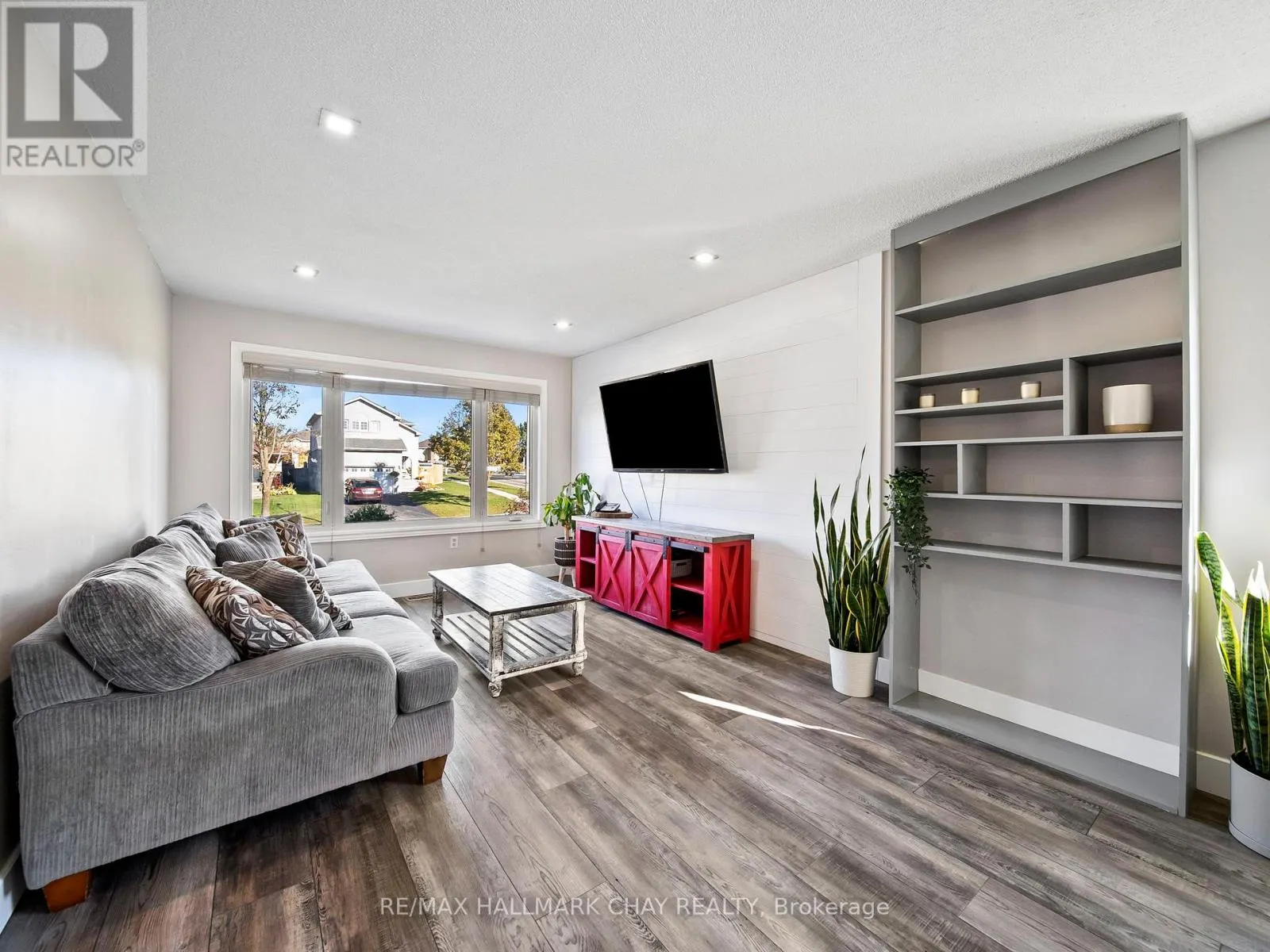 7 ASSINIBOINE DRIVE