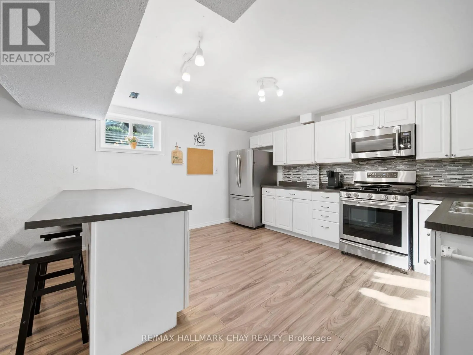 7 ASSINIBOINE DRIVE