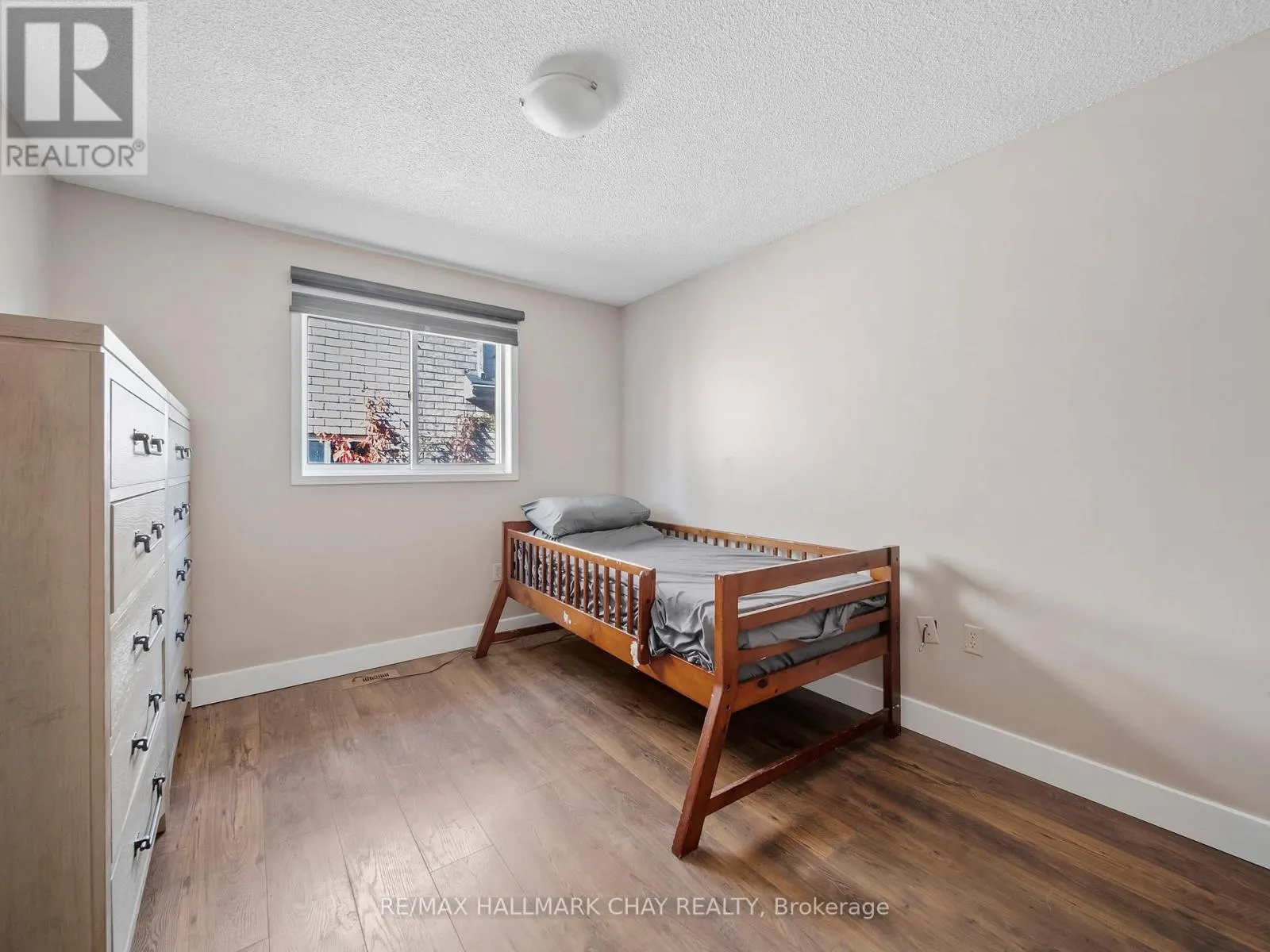 7 ASSINIBOINE DRIVE