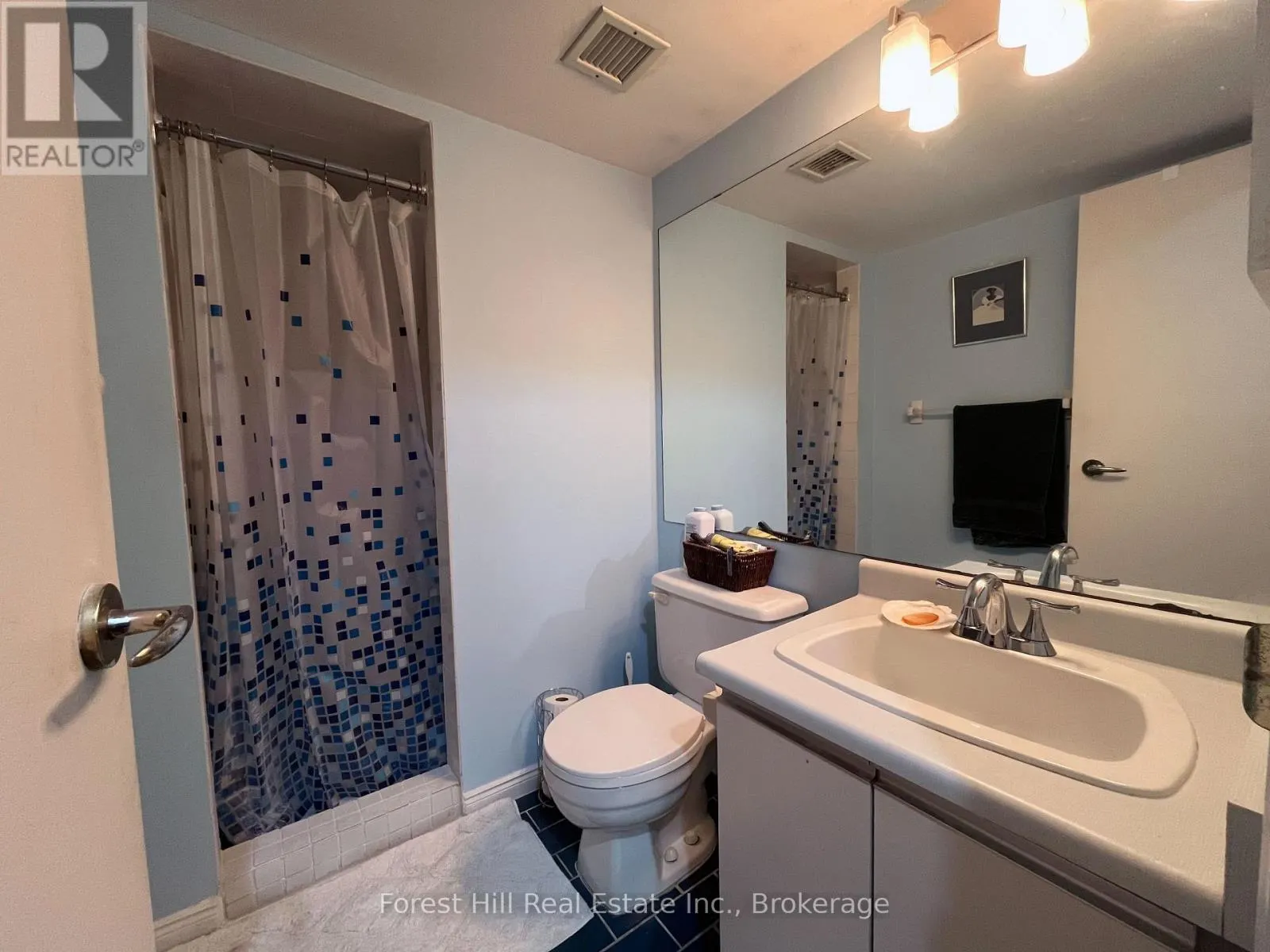 402 - 24 RAMBLINGS WAY, #402