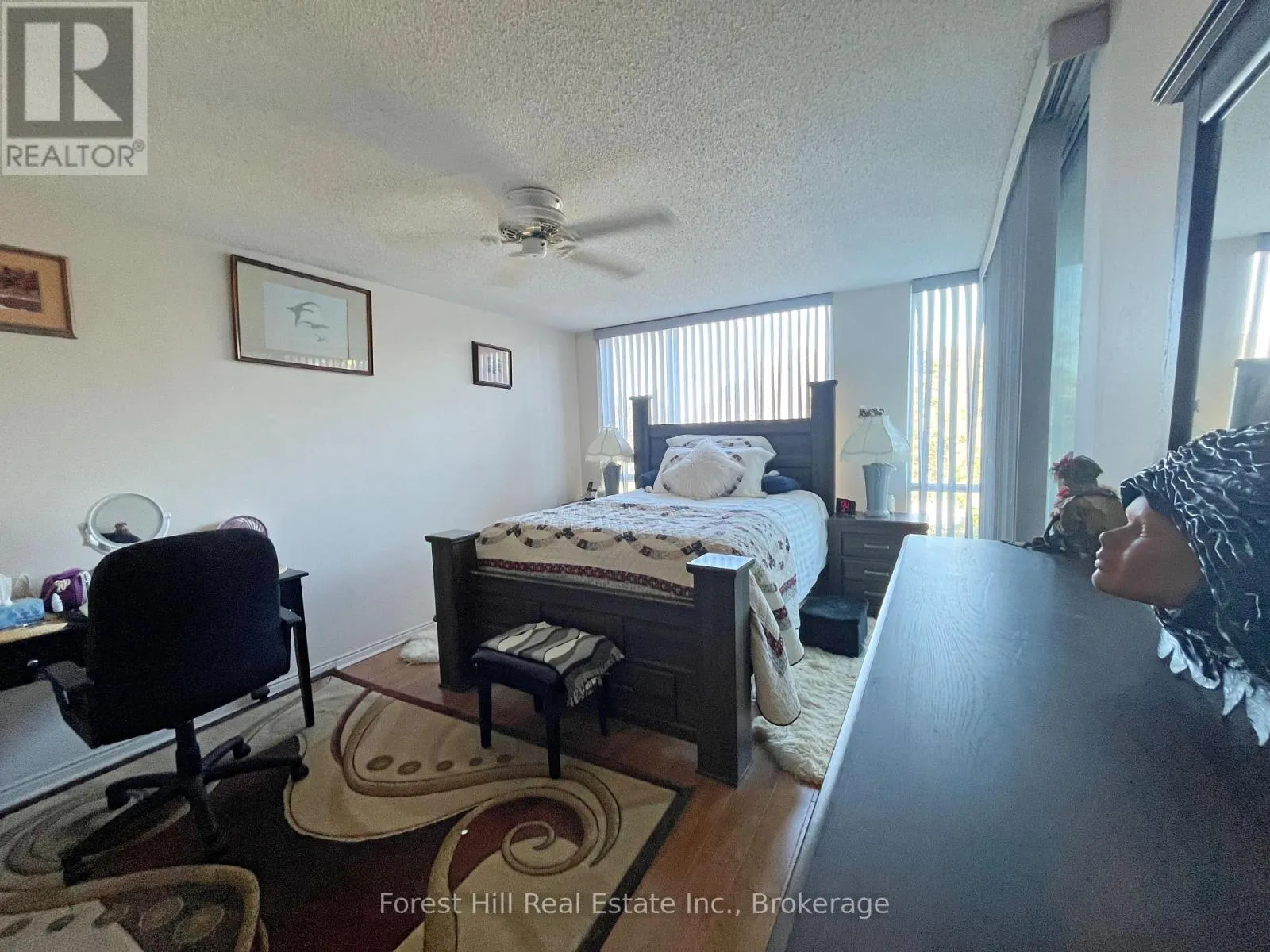 402 - 24 RAMBLINGS WAY, #402