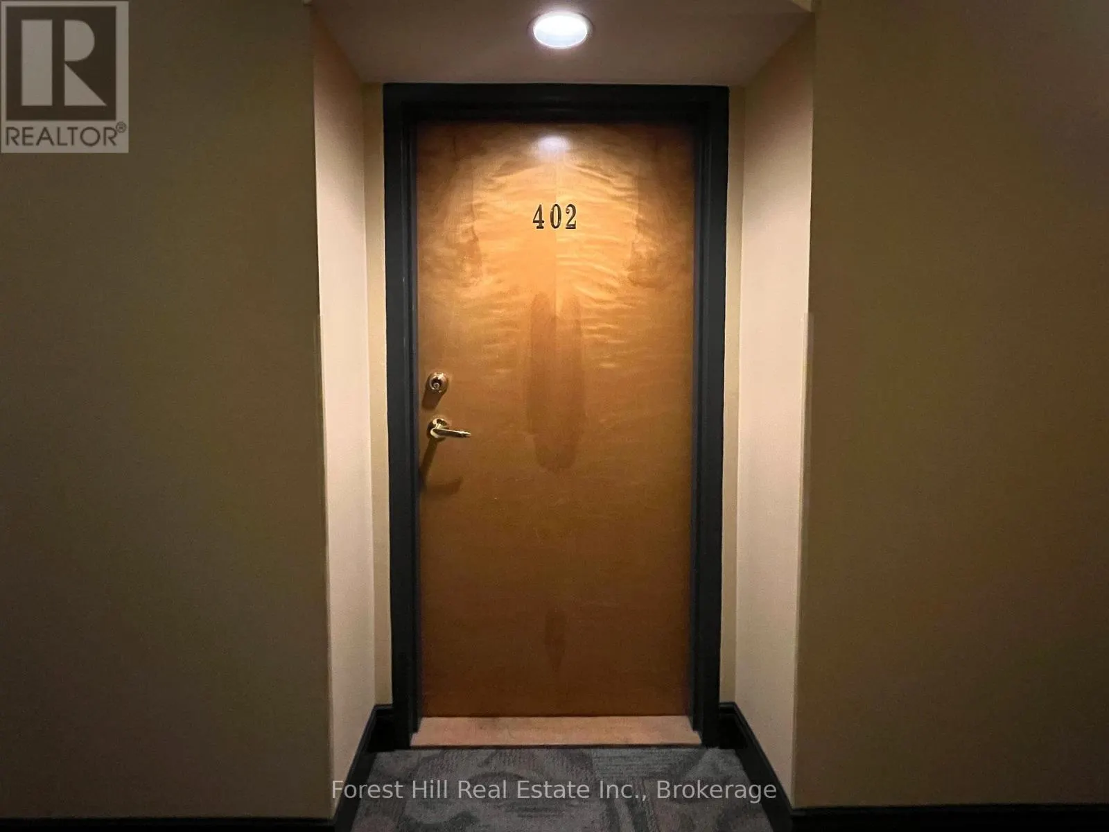 402 - 24 RAMBLINGS WAY, #402
