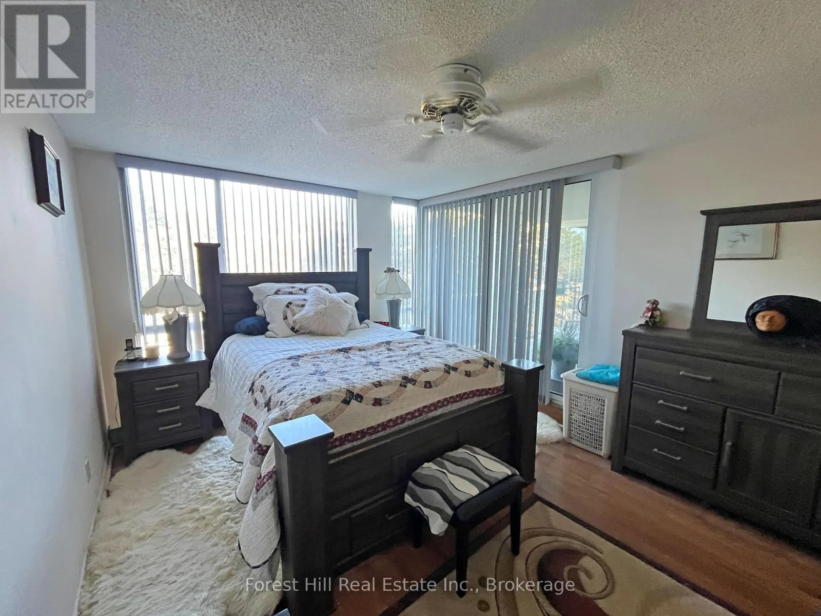 402 - 24 RAMBLINGS WAY, #402
