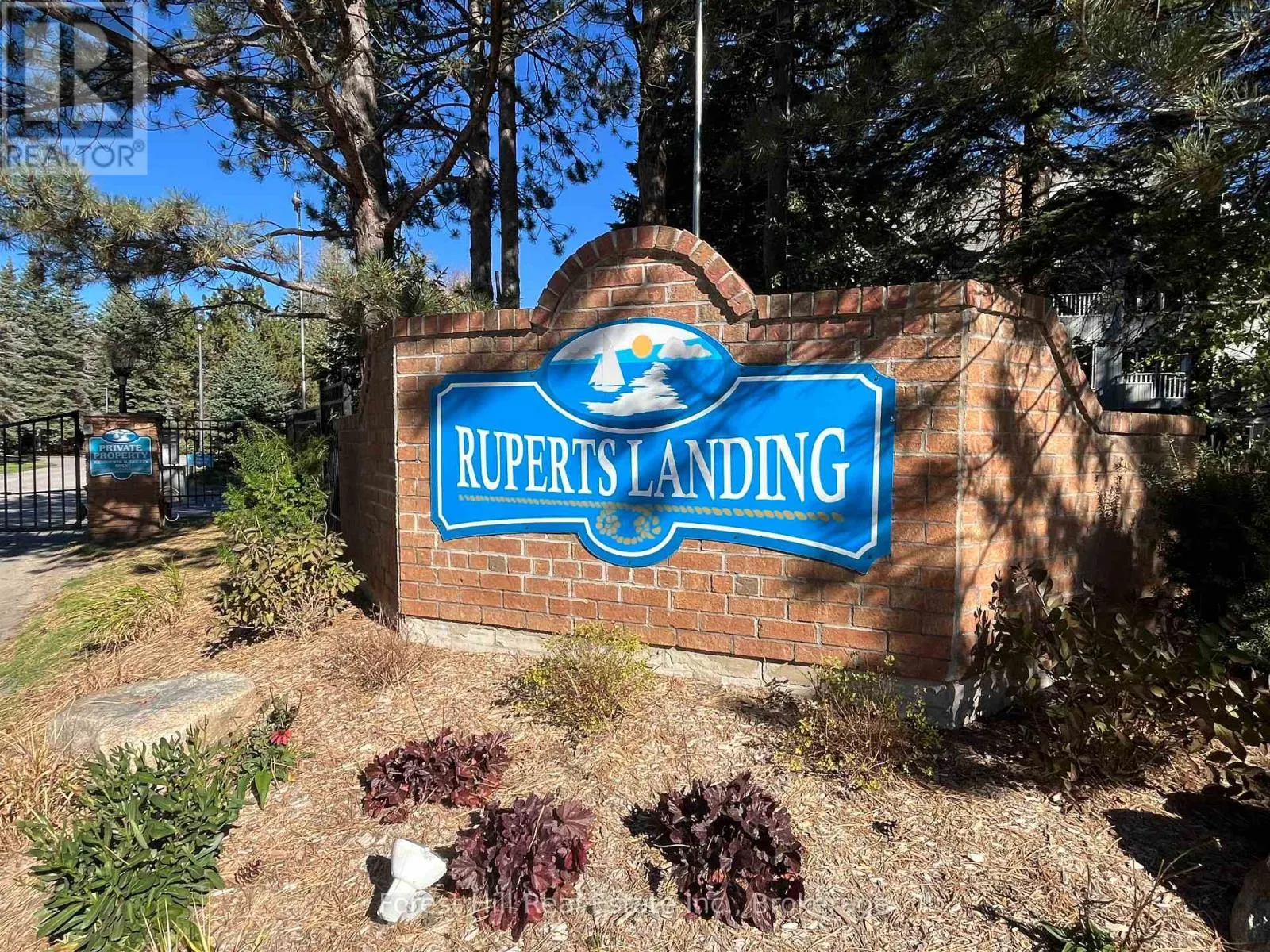 402 - 24 RAMBLINGS WAY, #402