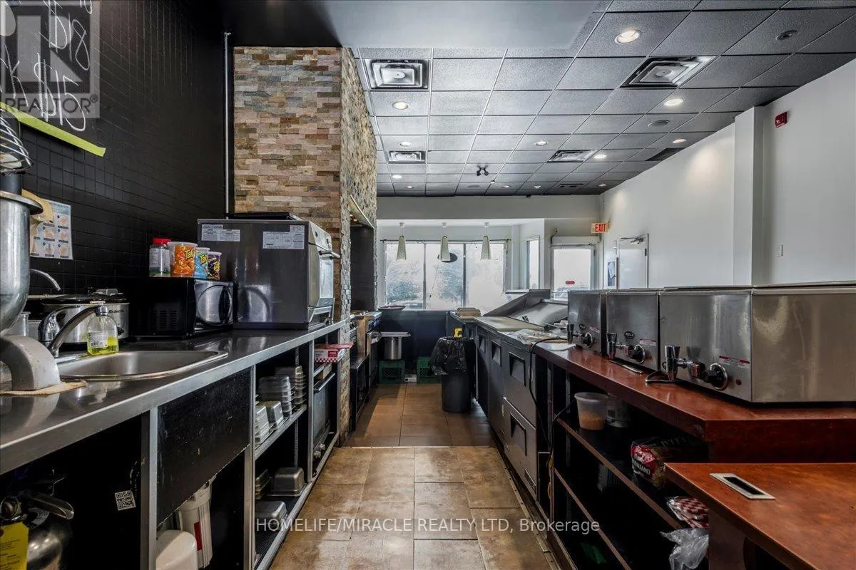 74 DUNLOP STREET E