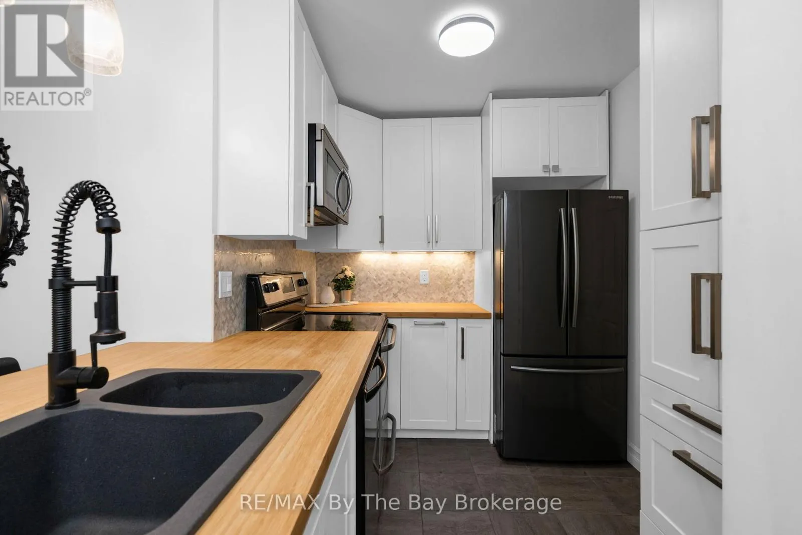 39 - 19 DAWSON DRIVE, #39