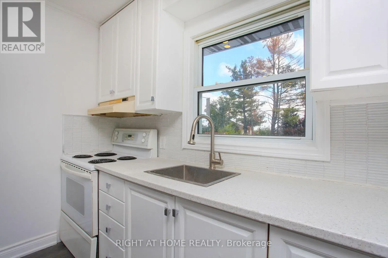 387 EDGEHILL DRIVE