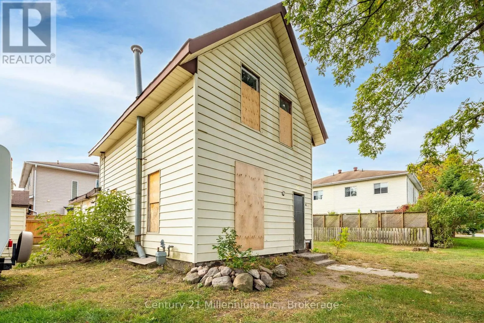 469 ROBERT STREET