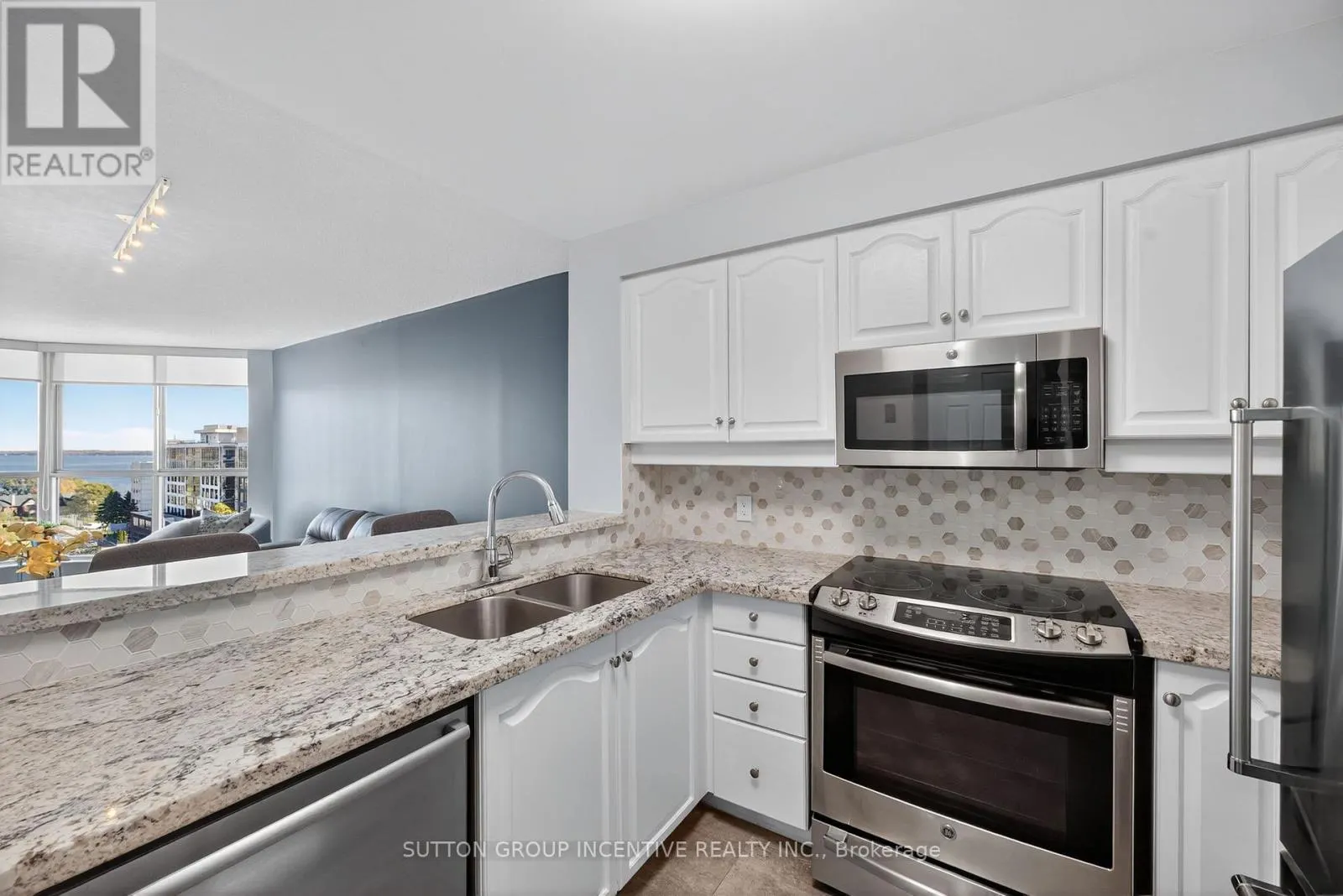 908 - 150 DUNLOP STREET E