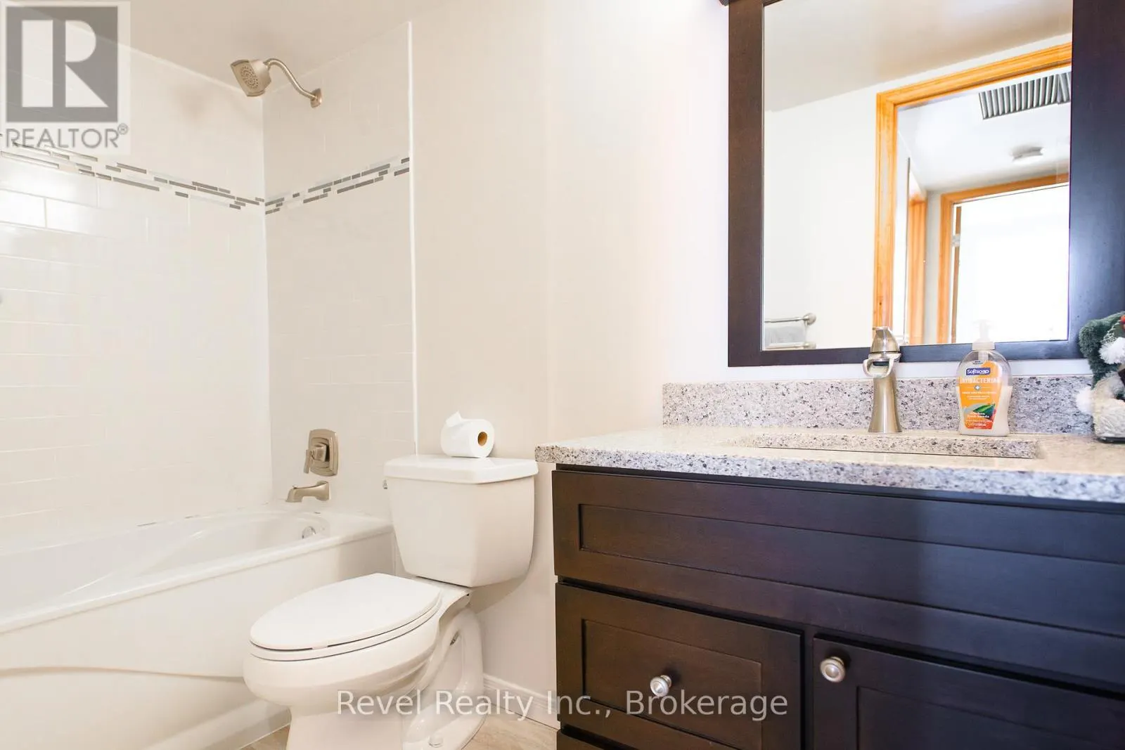 305 - 24 RAMBLINGS WAY, #305