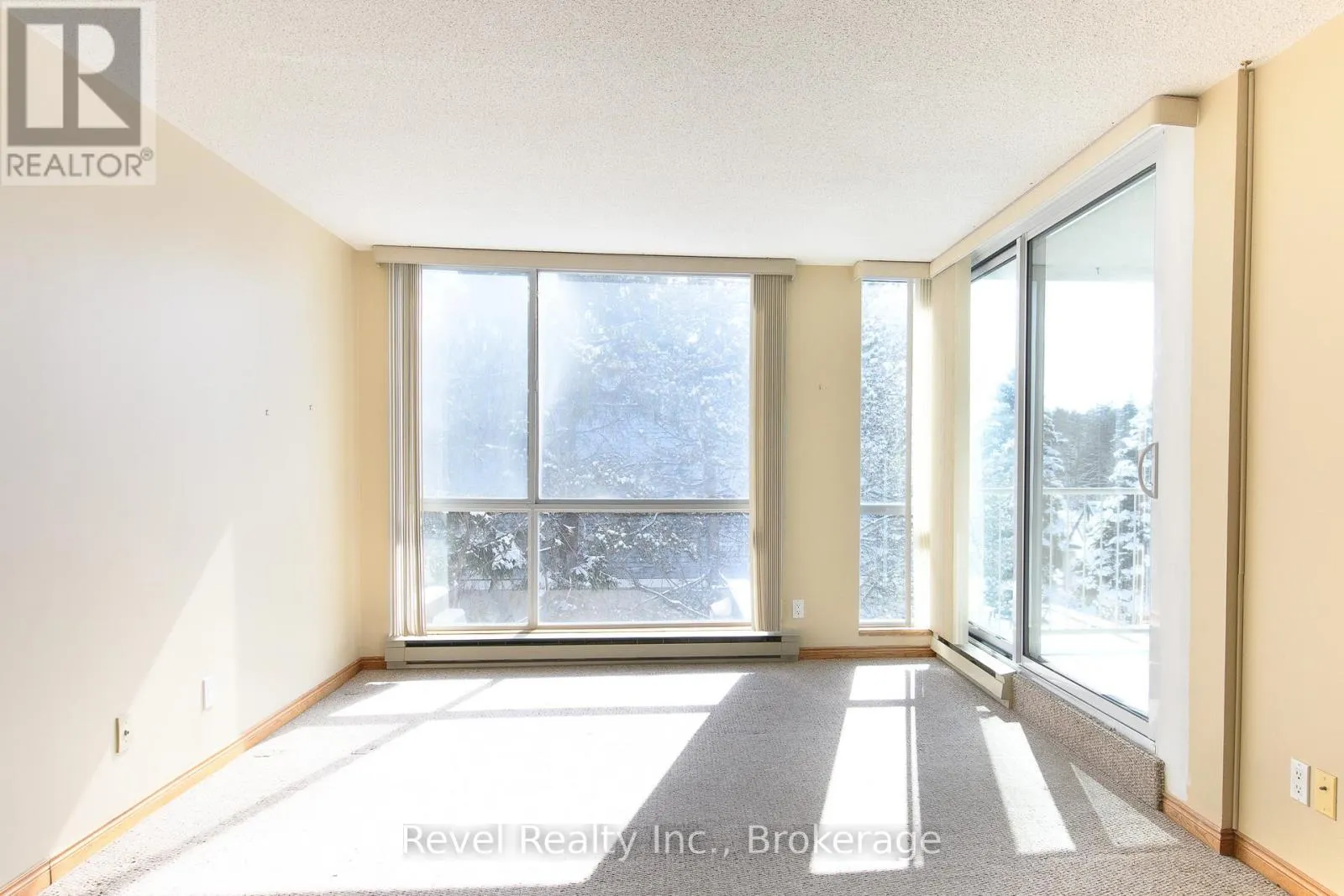 305 - 24 RAMBLINGS WAY, #305