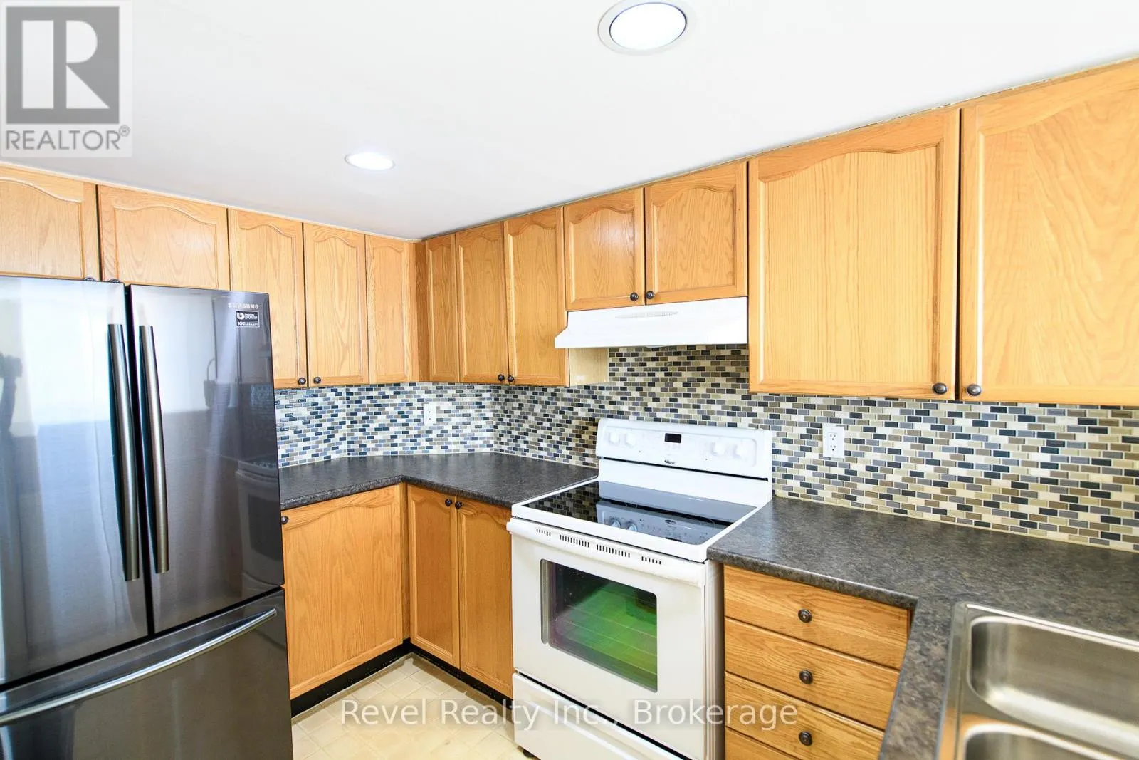 305 - 24 RAMBLINGS WAY, #305