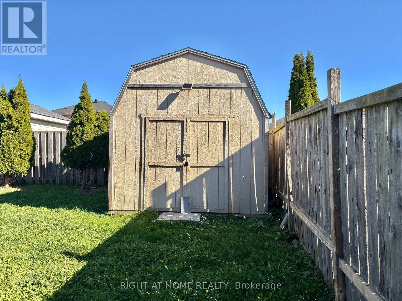 33 RAYMOND CRESCENT