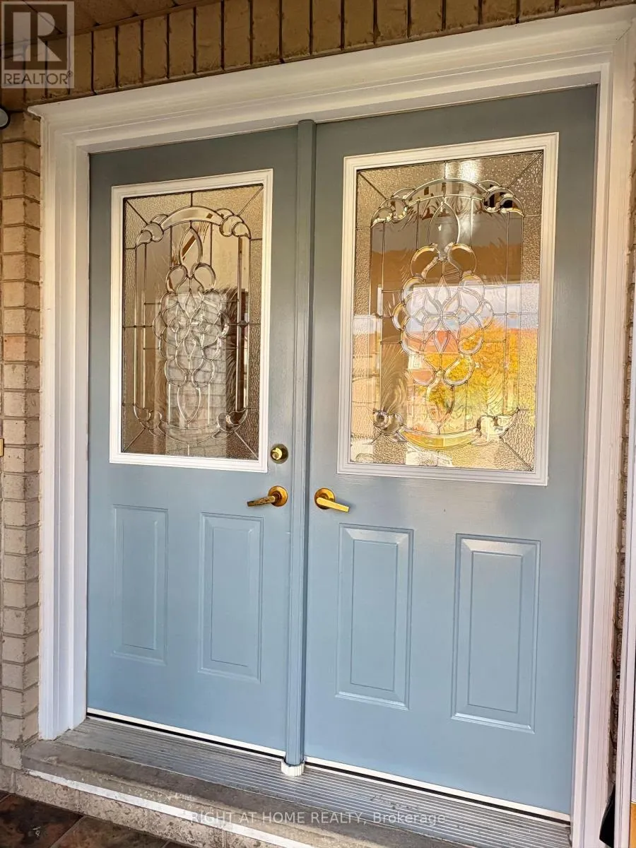 33 RAYMOND CRESCENT