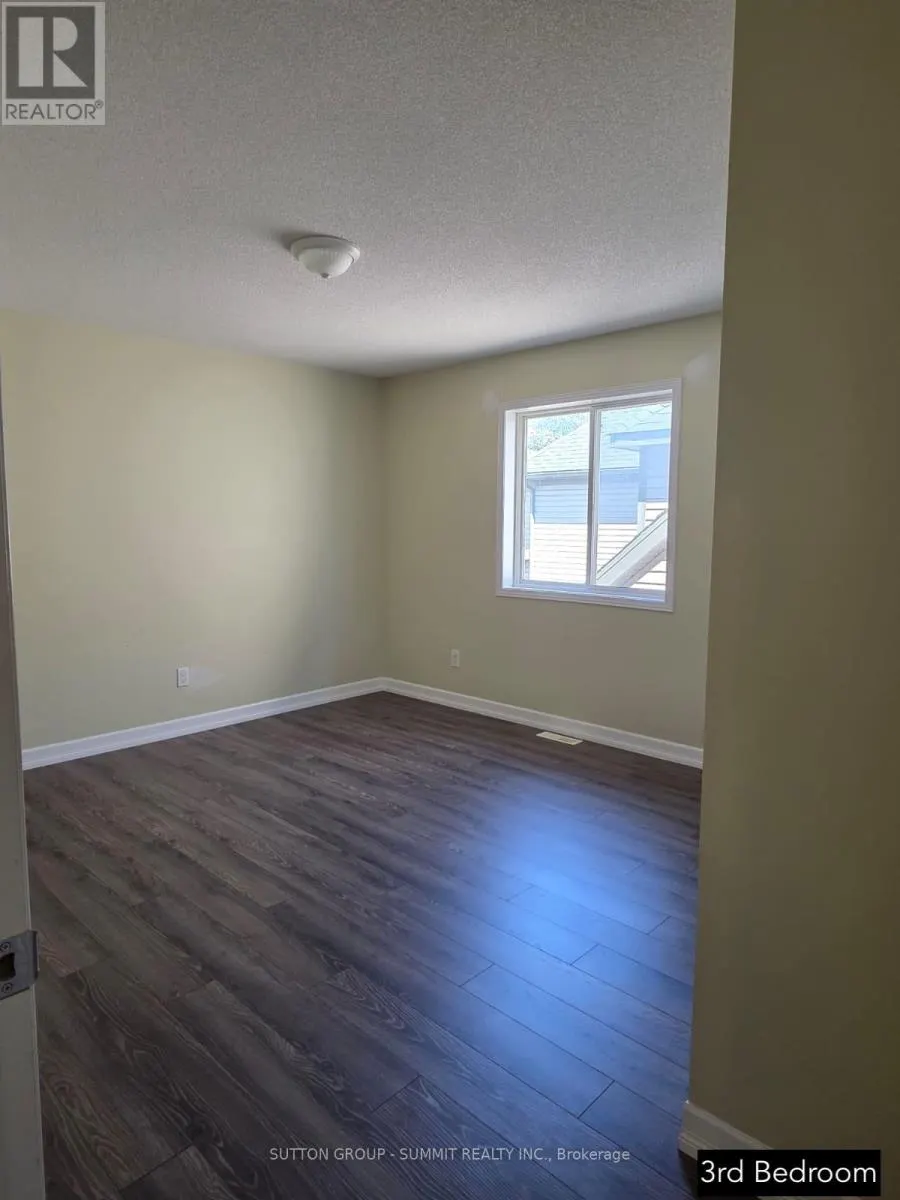 UPPER - 329 EDGEHILL DRIVE