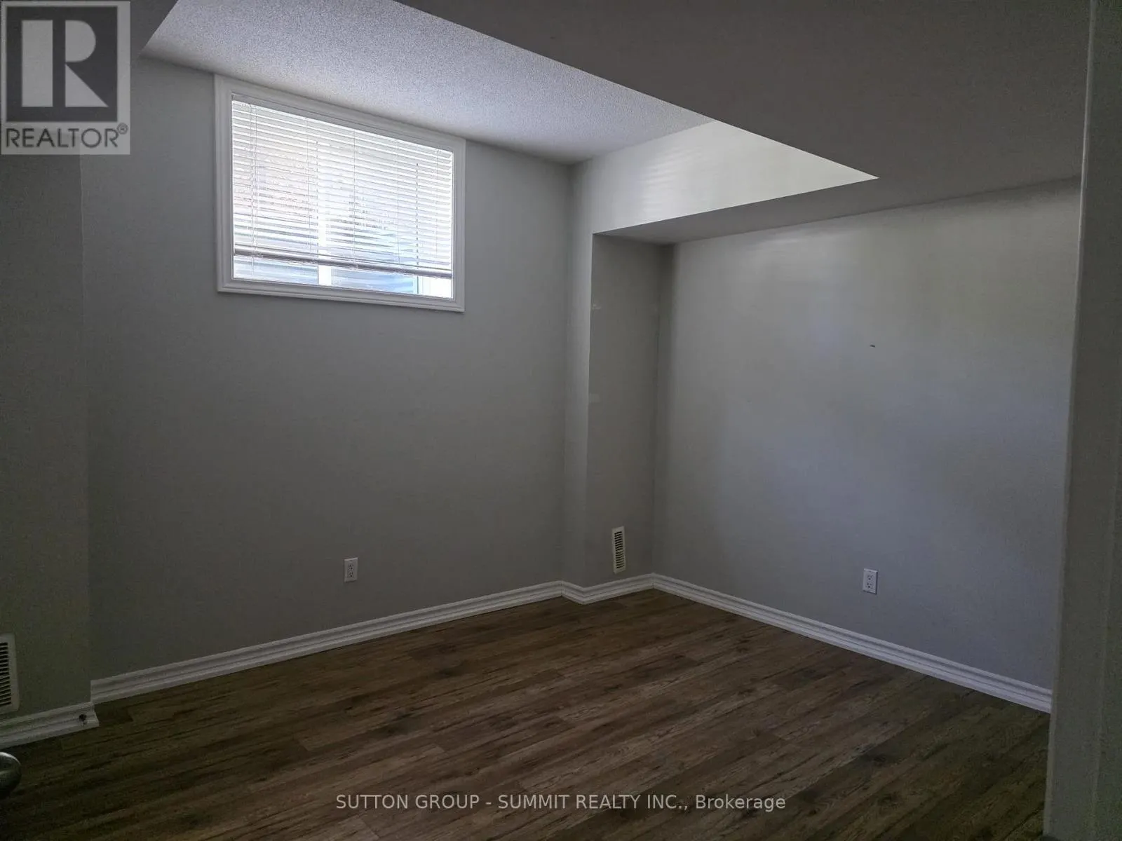 LOWER - 329 EDGEHILL DRIVE
