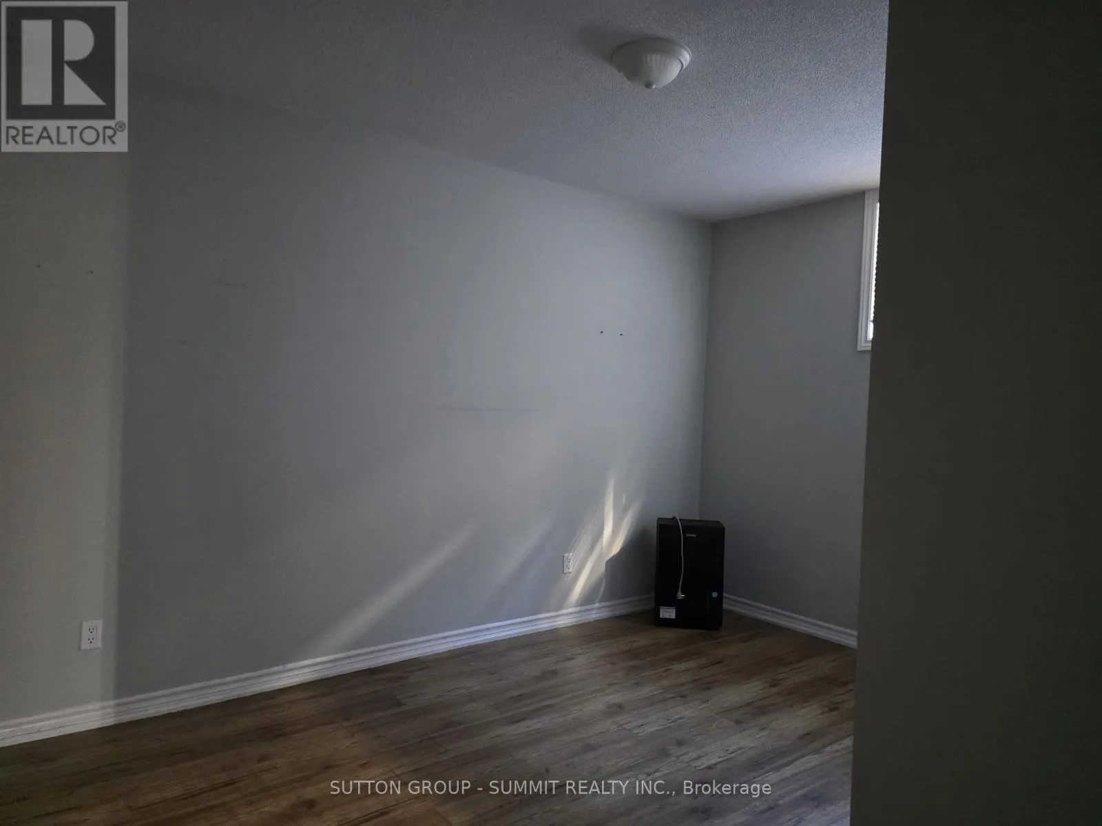 LOWER - 329 EDGEHILL DRIVE