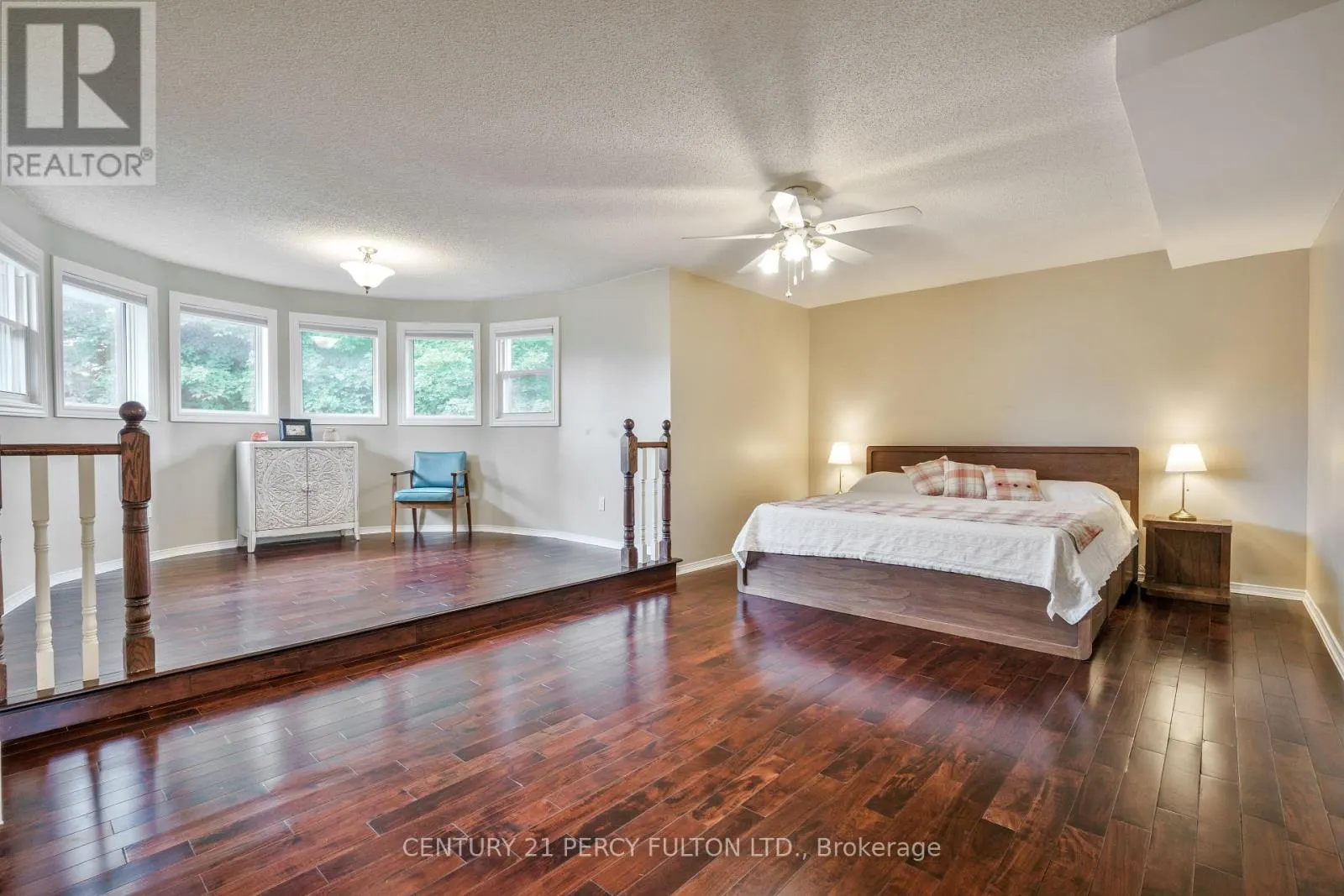 54 CITYVIEW CIRCLE