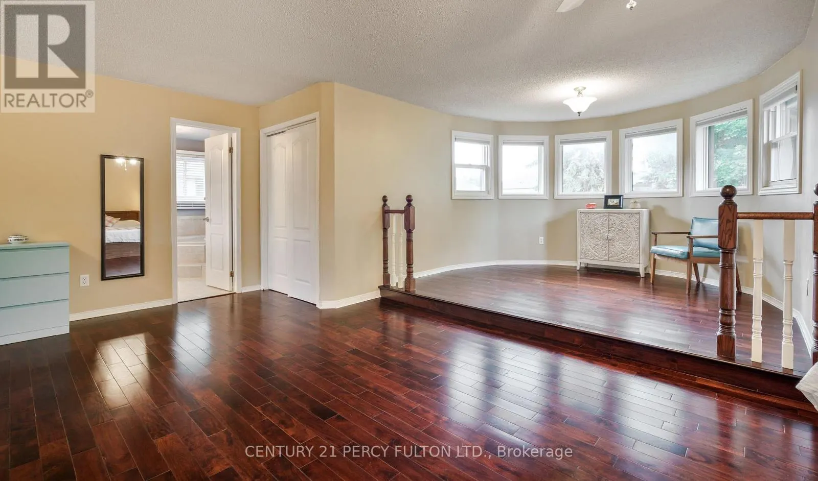 54 CITYVIEW CIRCLE