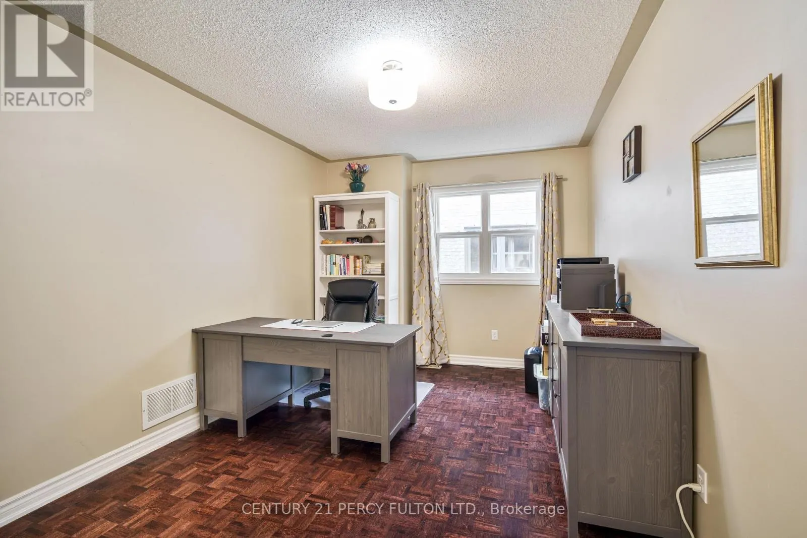 54 CITYVIEW CIRCLE