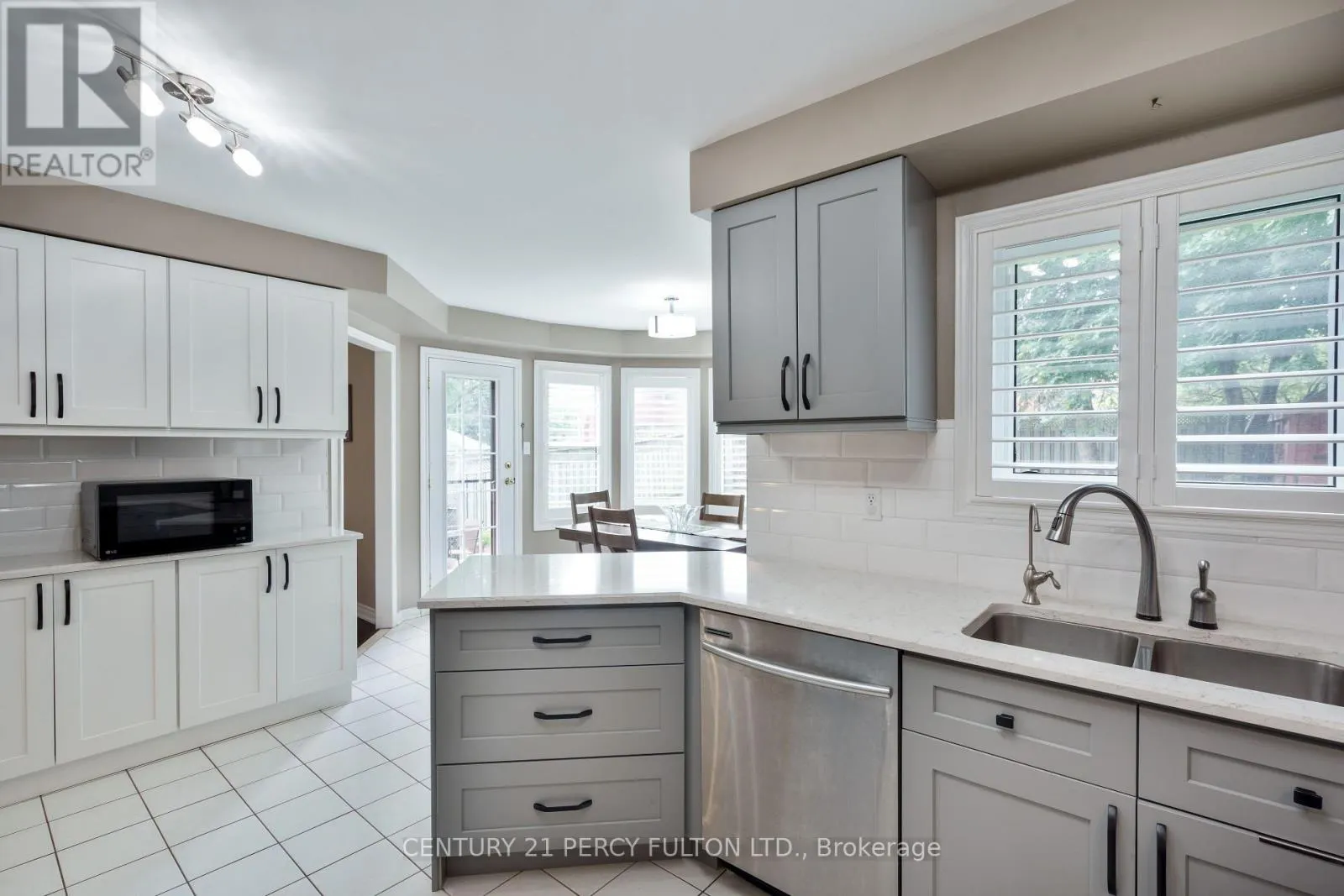 54 CITYVIEW CIRCLE