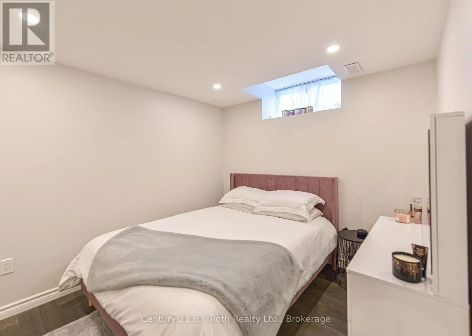 15 ISABELLA DRIVE