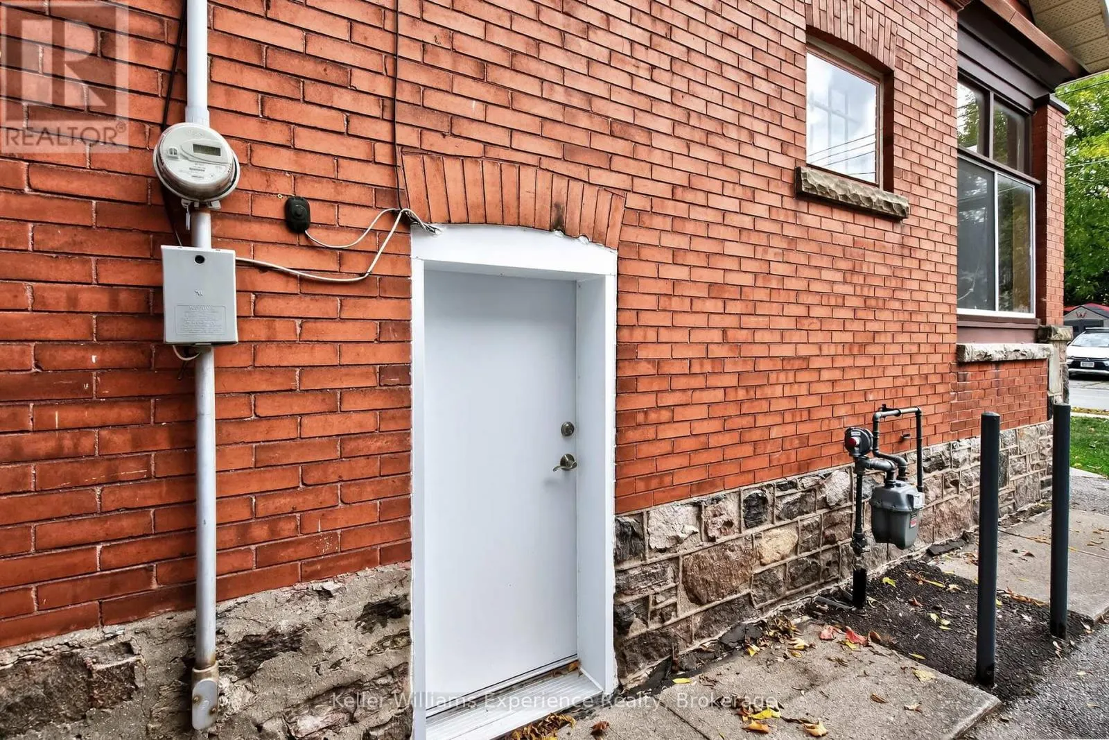406 DOMINION AVENUE