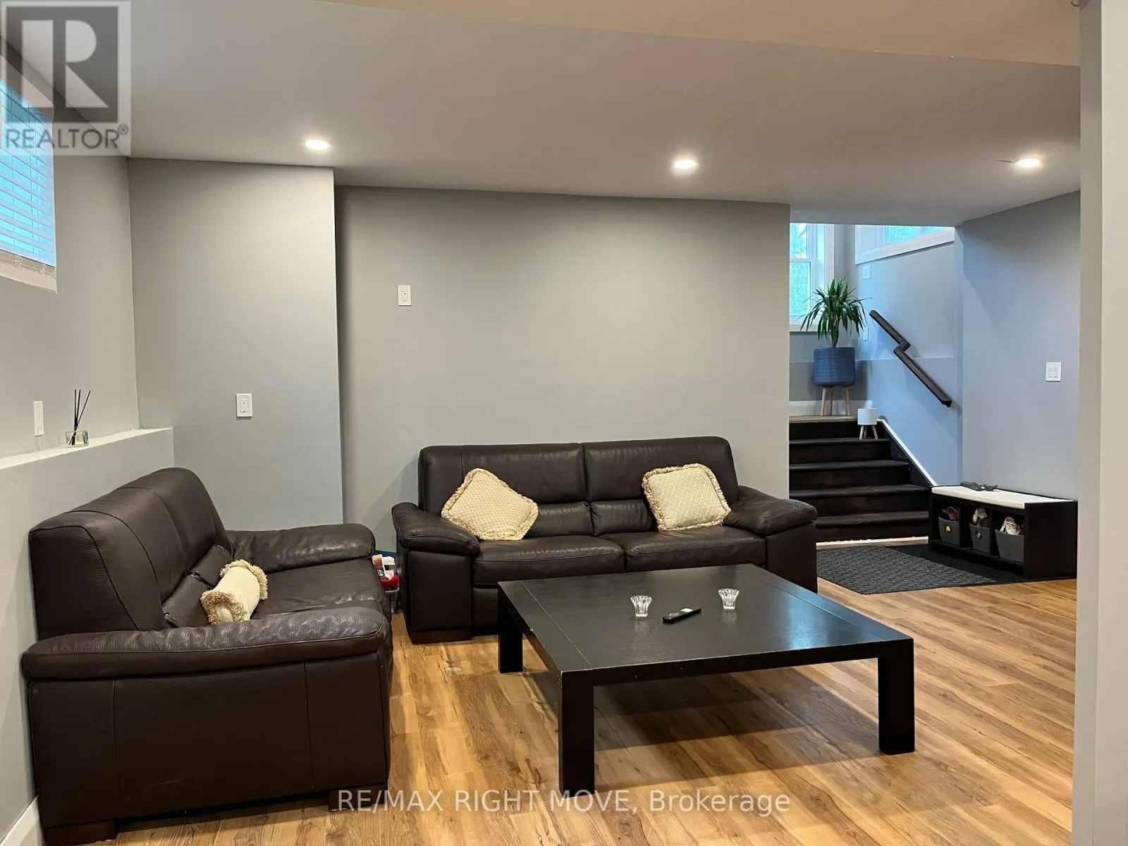 6896 PENTLAND LANE