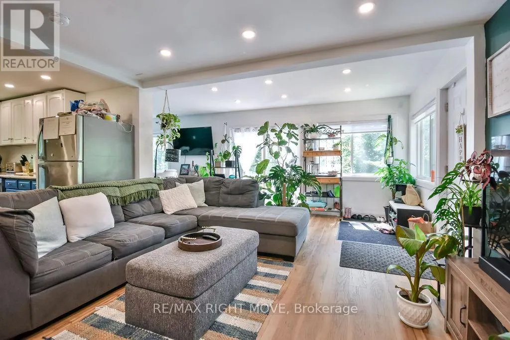 6896 PENTLAND LANE