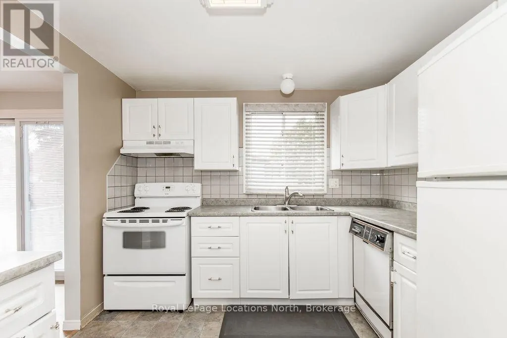 677 BAYVIEW DRIVE