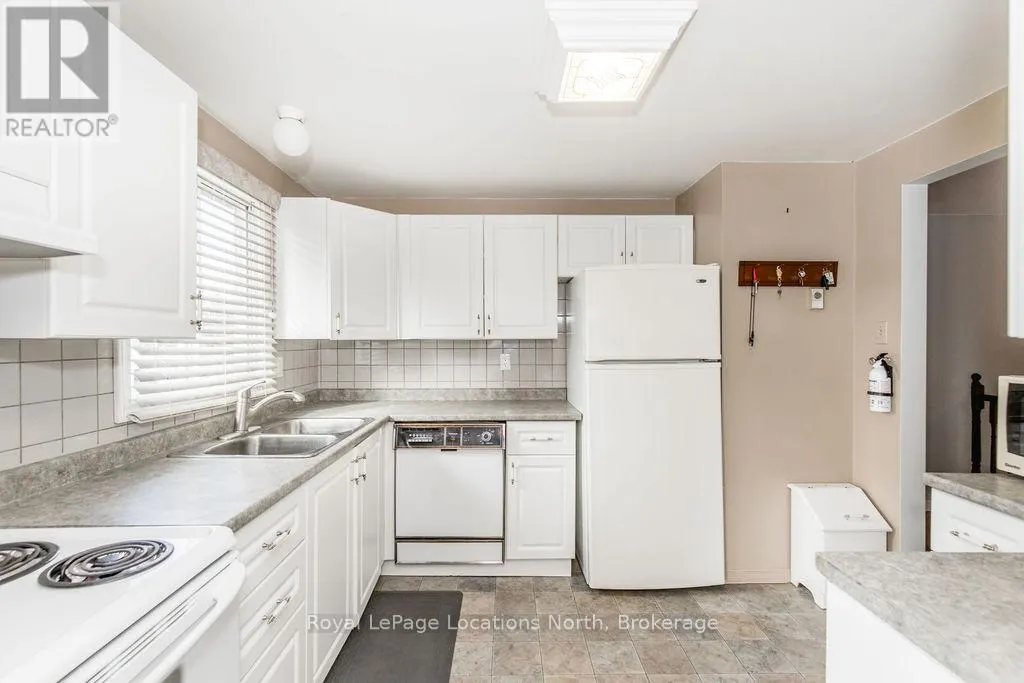 677 BAYVIEW DRIVE