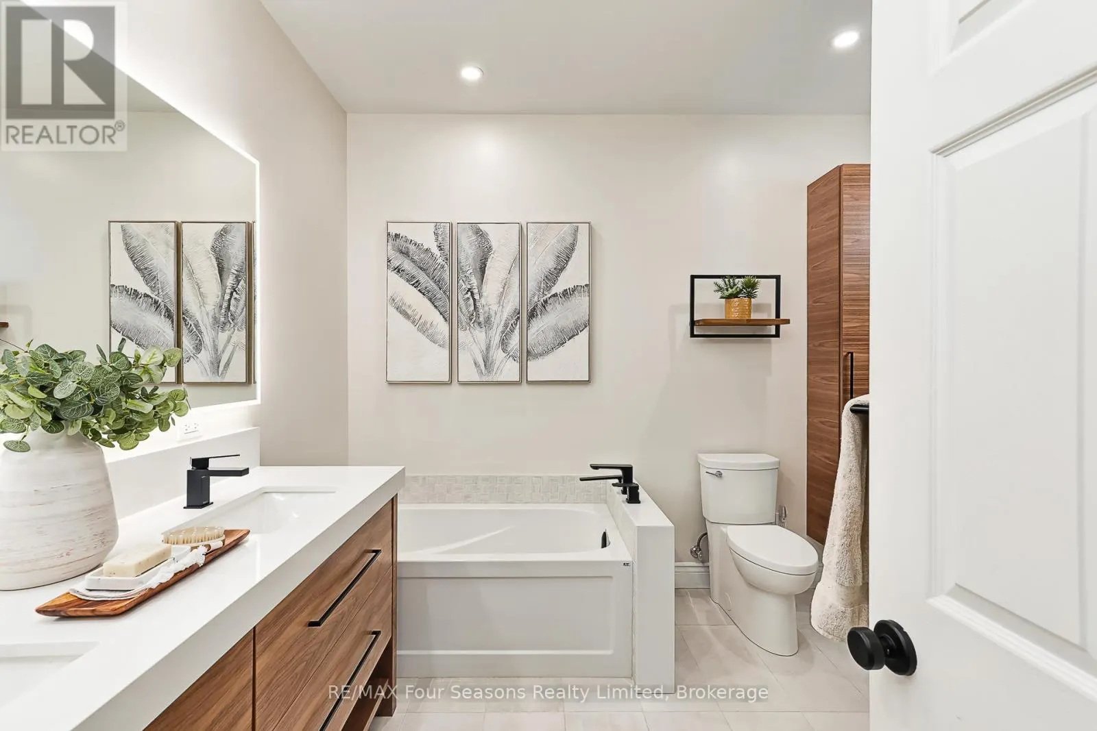 2 CALLARY CRESCENT