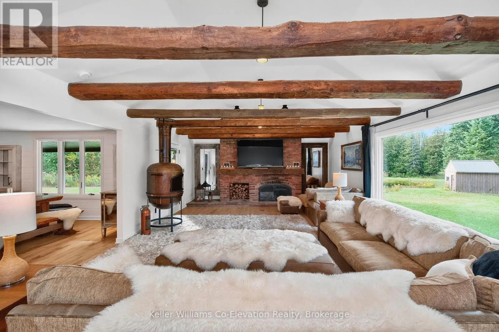 1076 BEAVER LANE