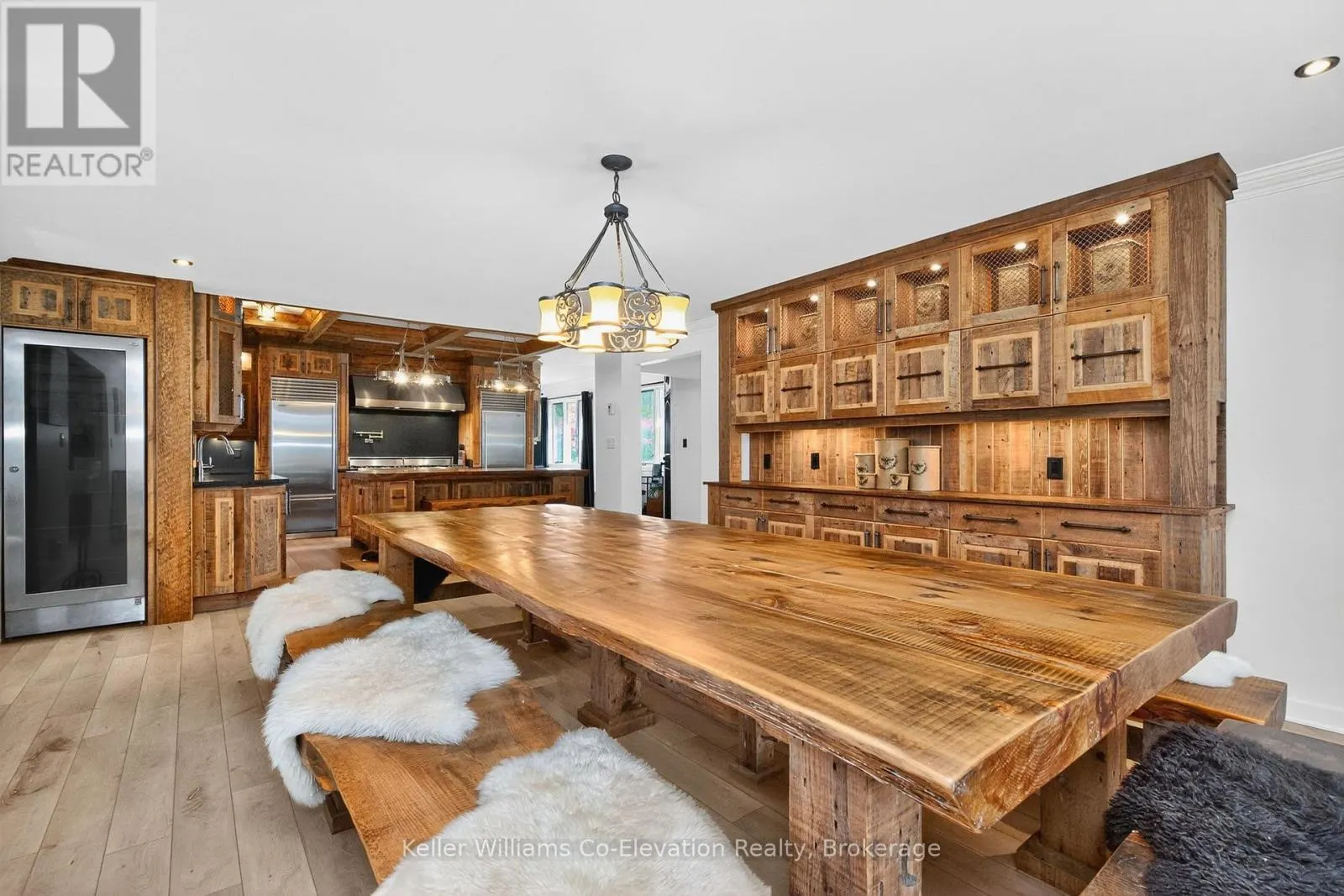 1076 BEAVER LANE