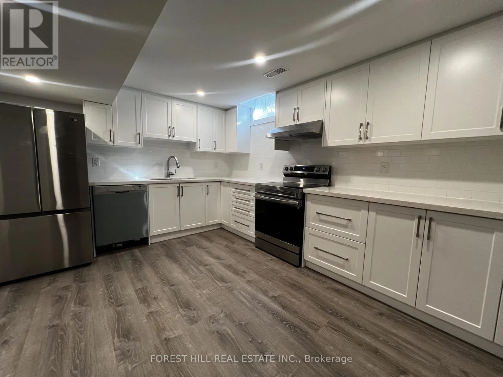 LOWER - 181 JOHNSON STREET