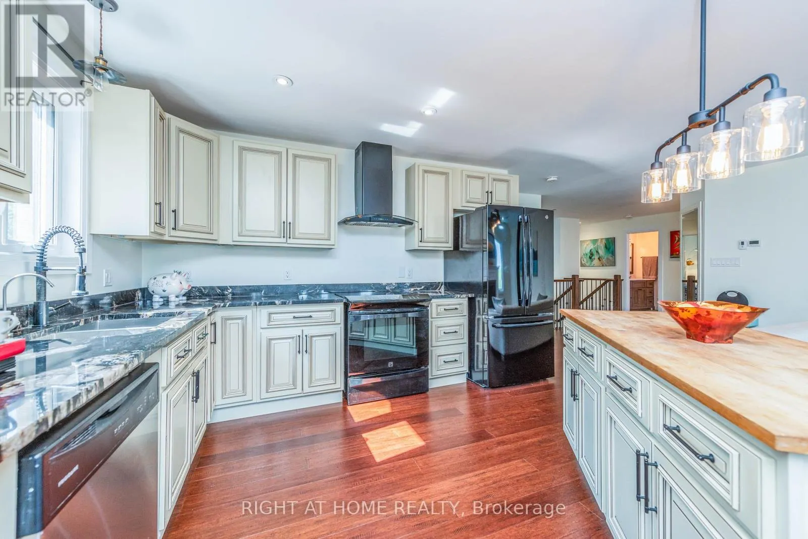 11 OTTAWAY AVENUE
