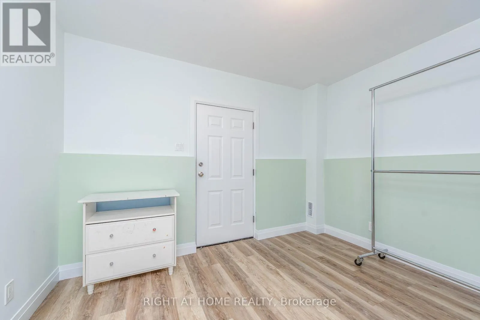 11 OTTAWAY AVENUE