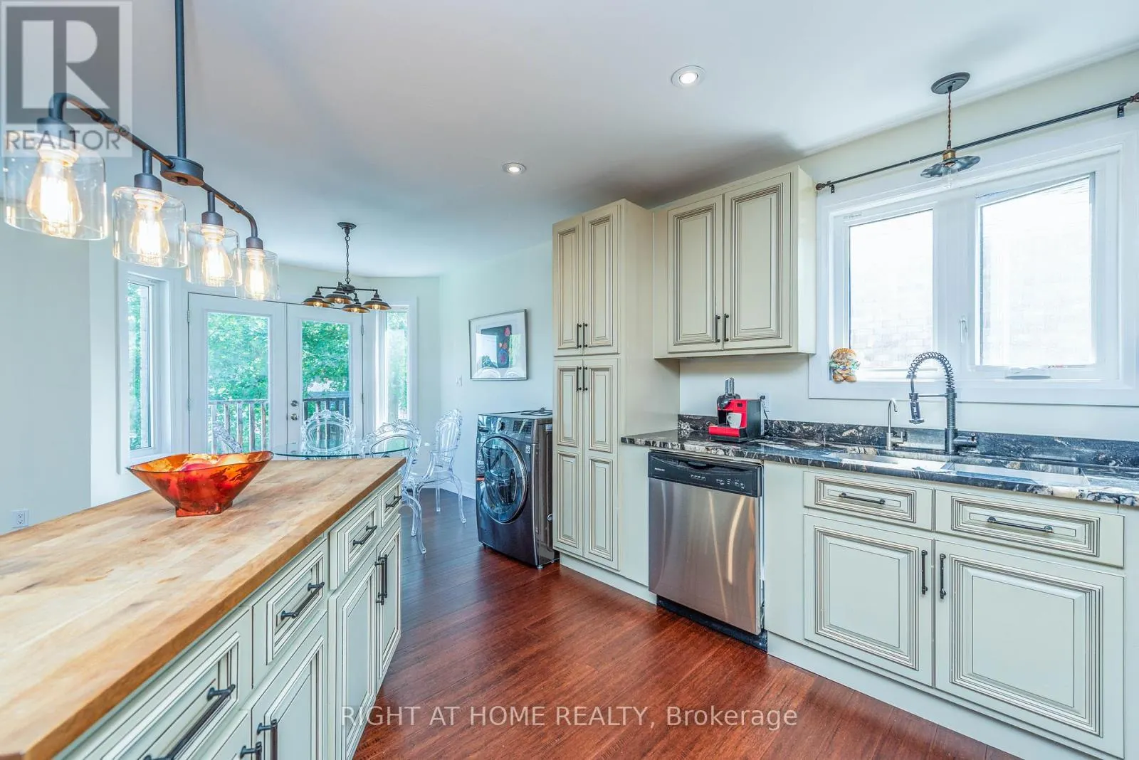 11 OTTAWAY AVENUE