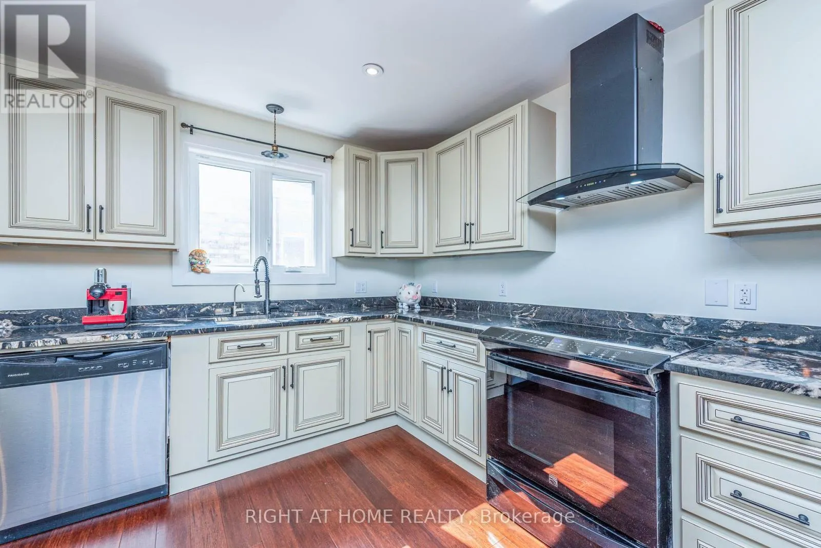 11 OTTAWAY AVENUE