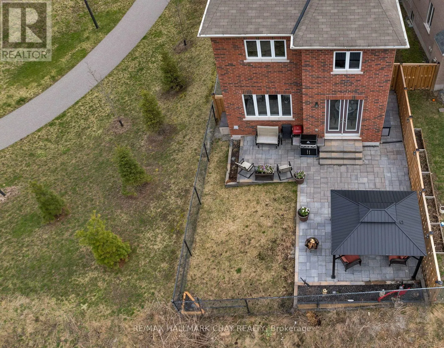 18 CYPRESS POINT STREET
