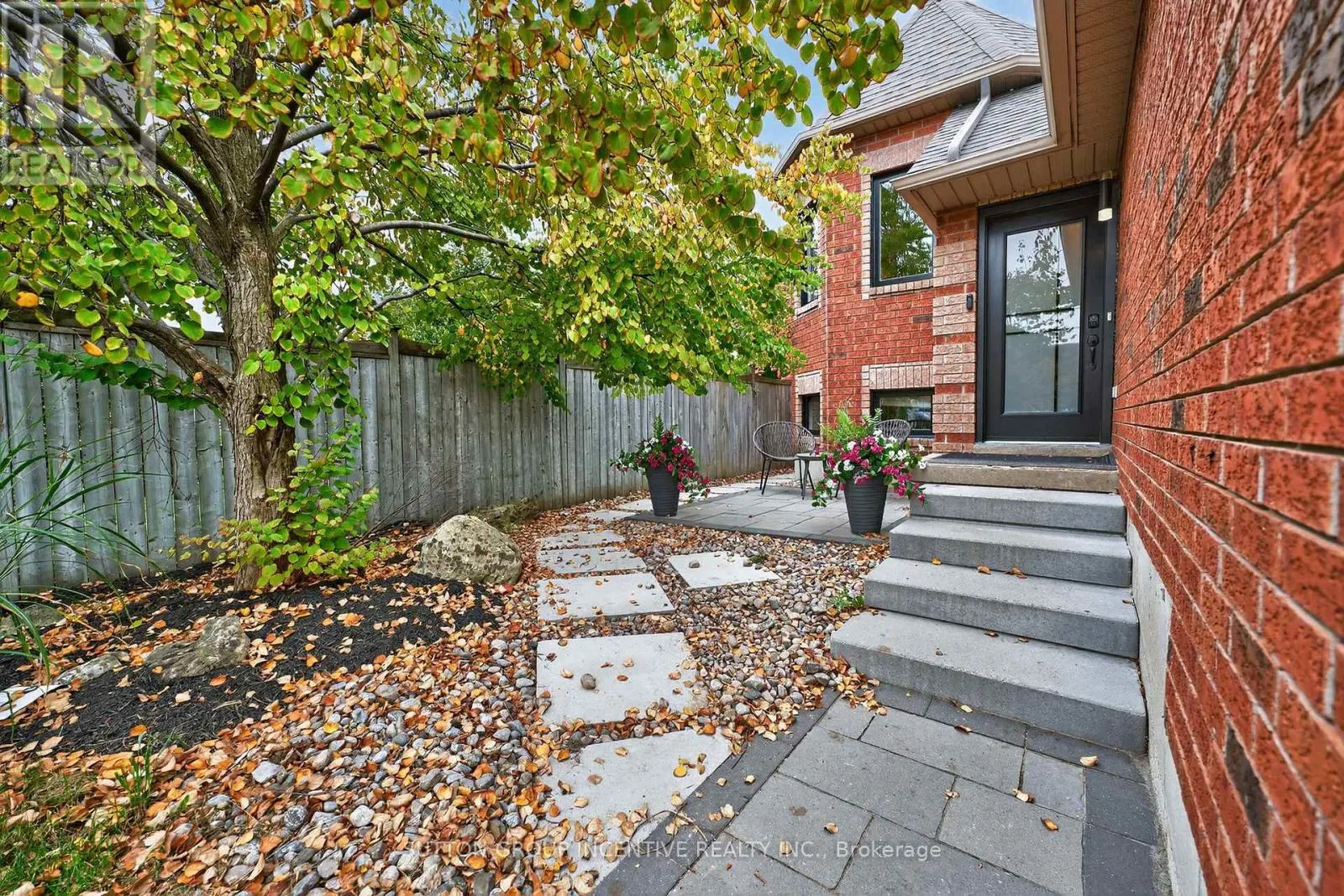 124 HANMER STREET E