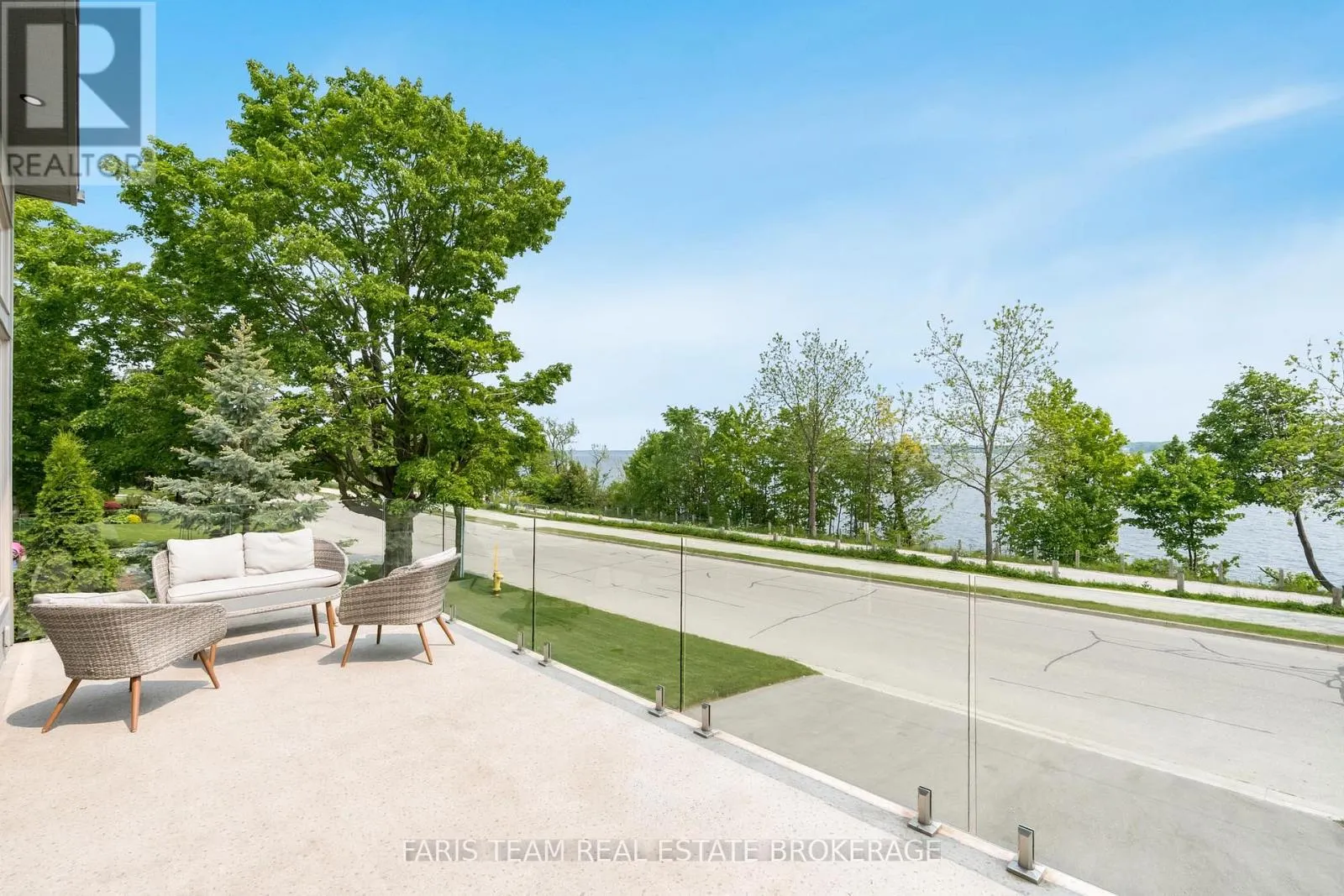 202 KEMPENFELT DRIVE