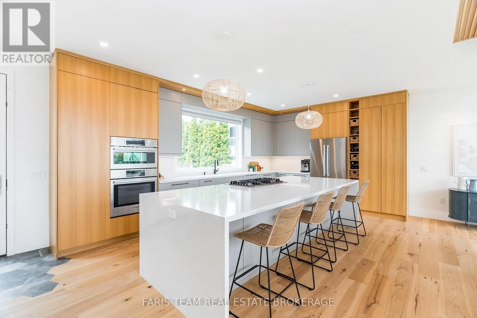 202 KEMPENFELT DRIVE