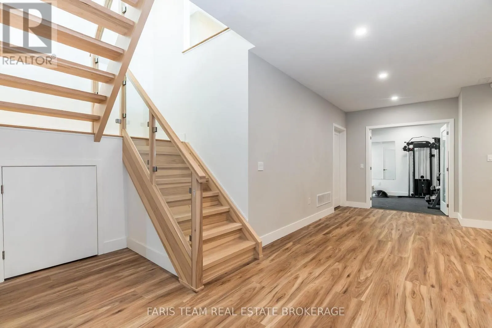 202 KEMPENFELT DRIVE