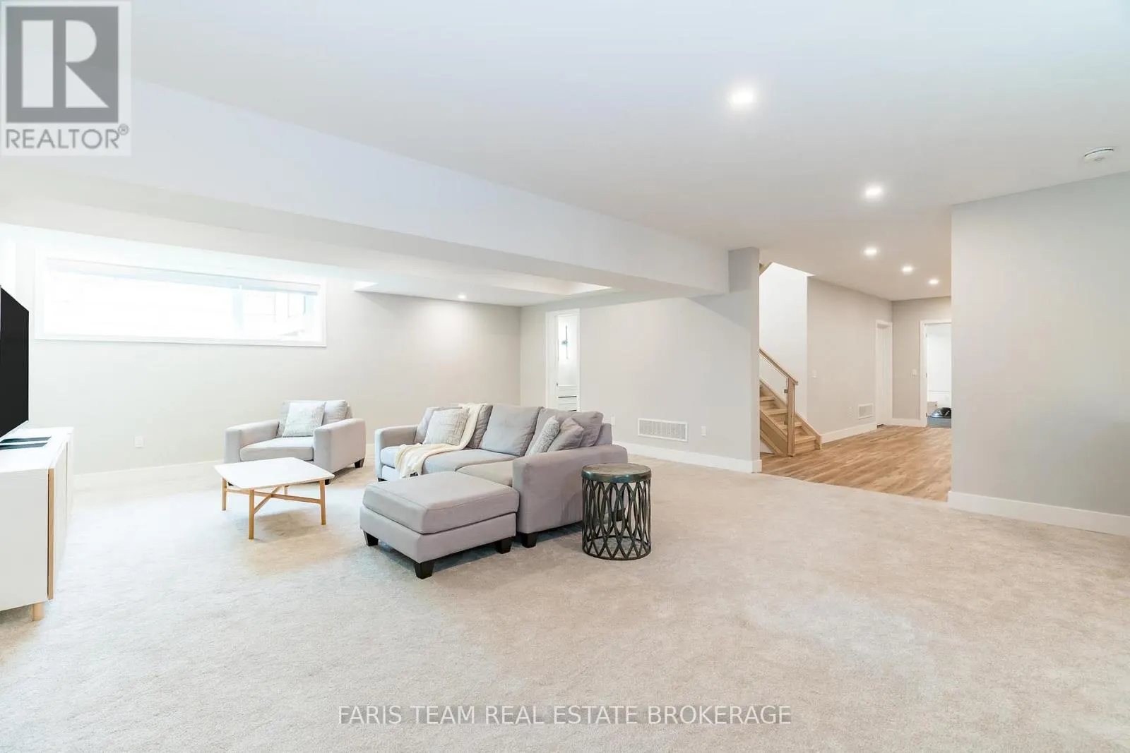 202 KEMPENFELT DRIVE