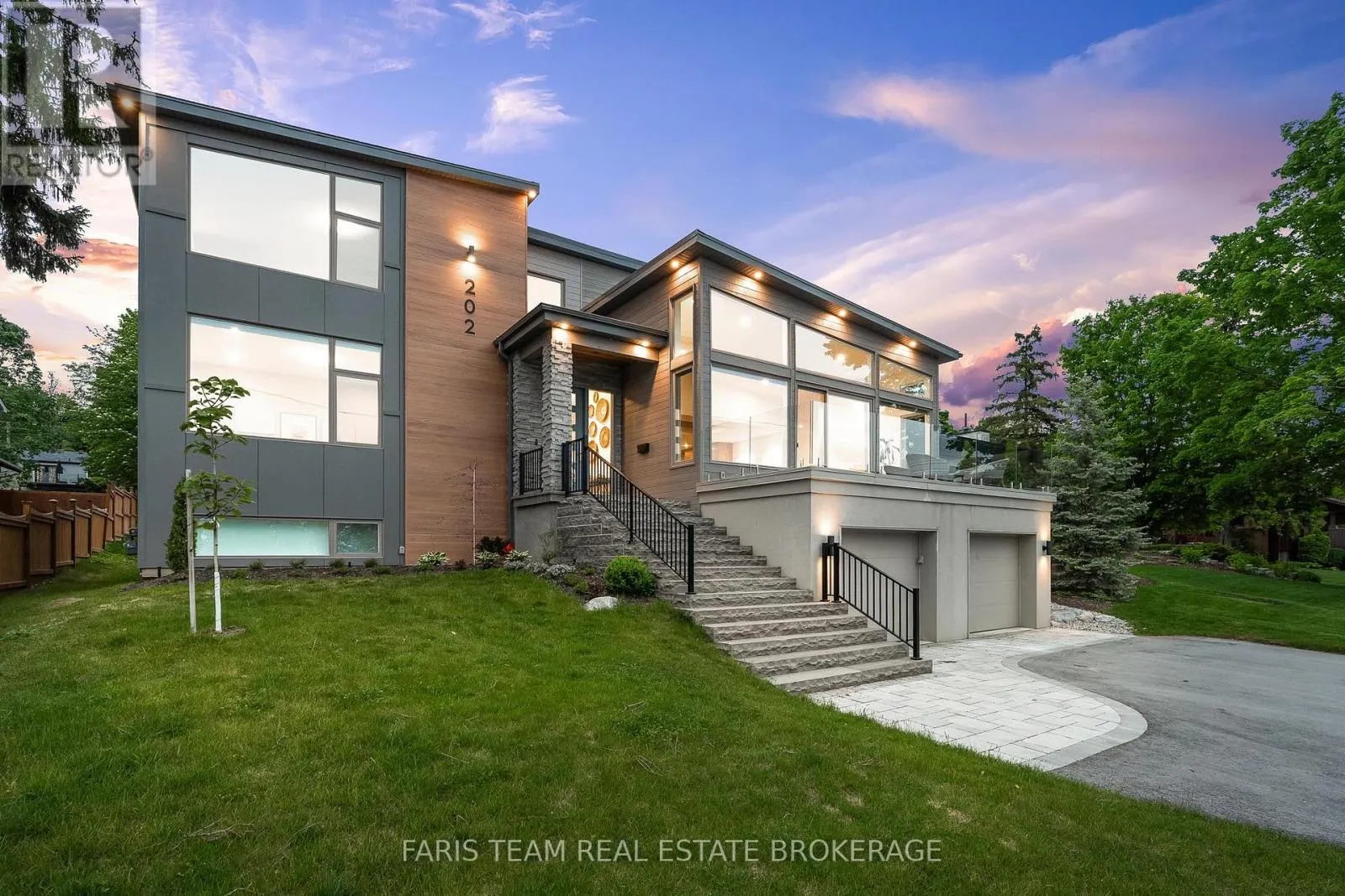 202 KEMPENFELT DRIVE