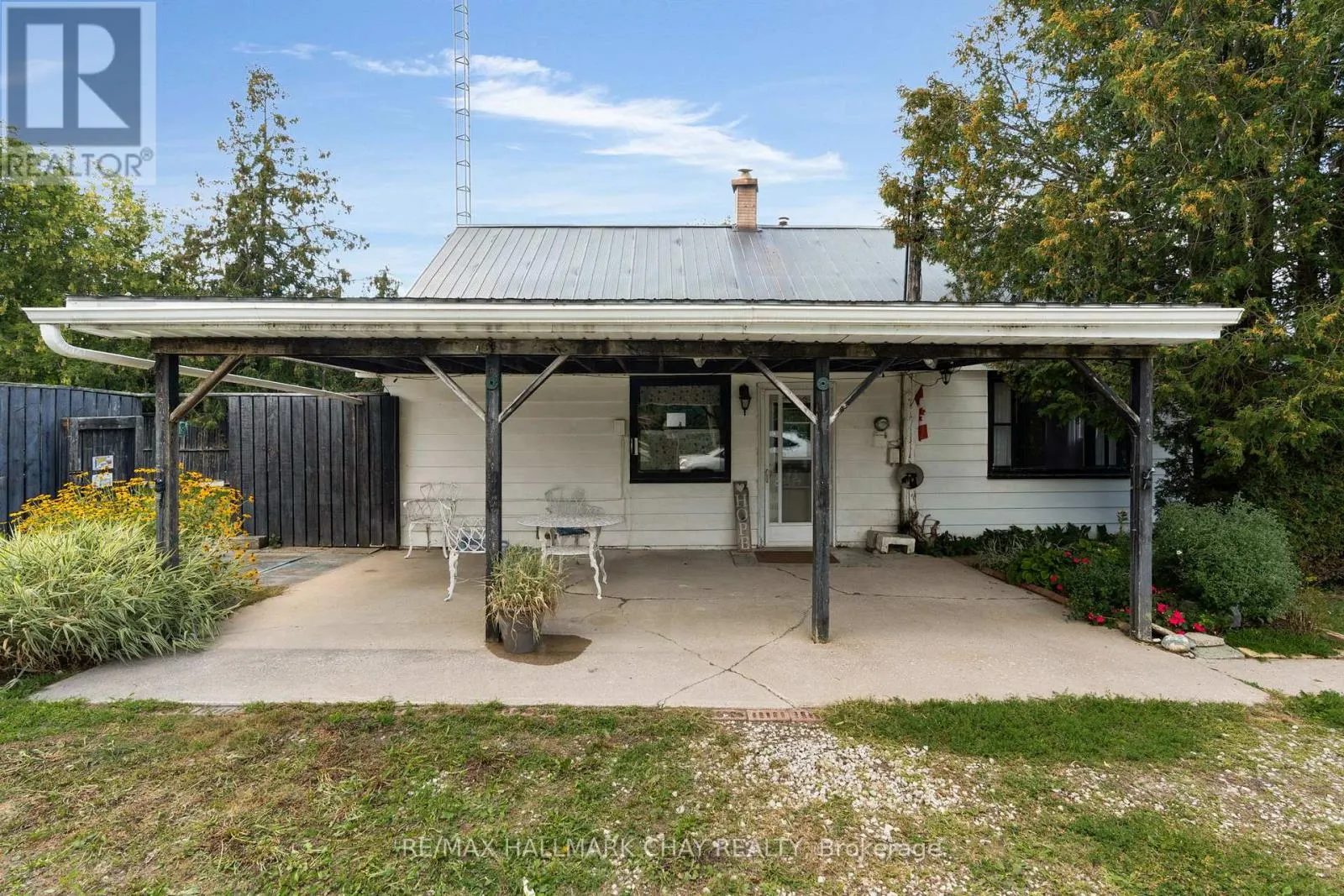 7 CAROLINE STREET E