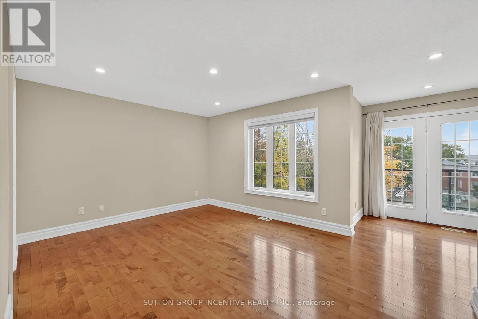 23 WHITE OAKS ROAD